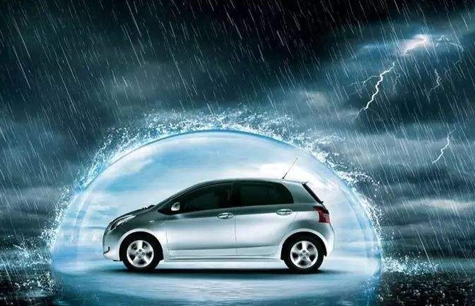新能源纯电动车在雨天行驶